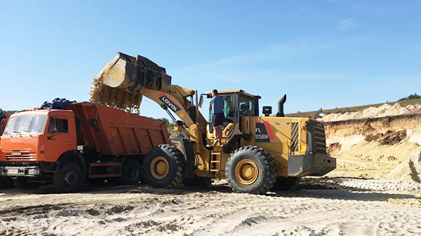 Погрузочно - разгрузочные работы в районах добычи песка в Украине